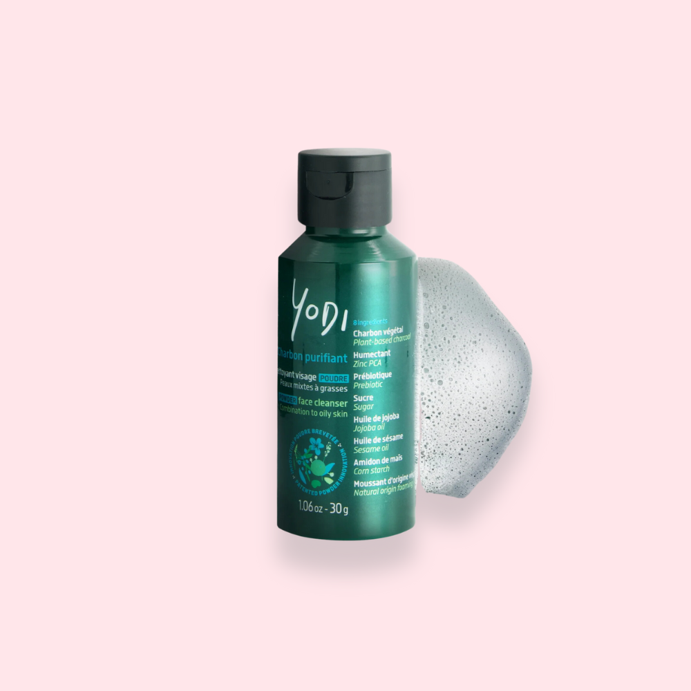 Nettoyant visage Yodi au charbon purifiant, idéal pour les peaux mixtes à grasses. Texture mousse et soin naturel.
