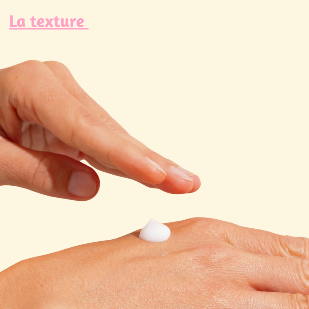 Texture douce et légère de la crème hydratante Poupon, facile à appliquer pour le confort de bébé."