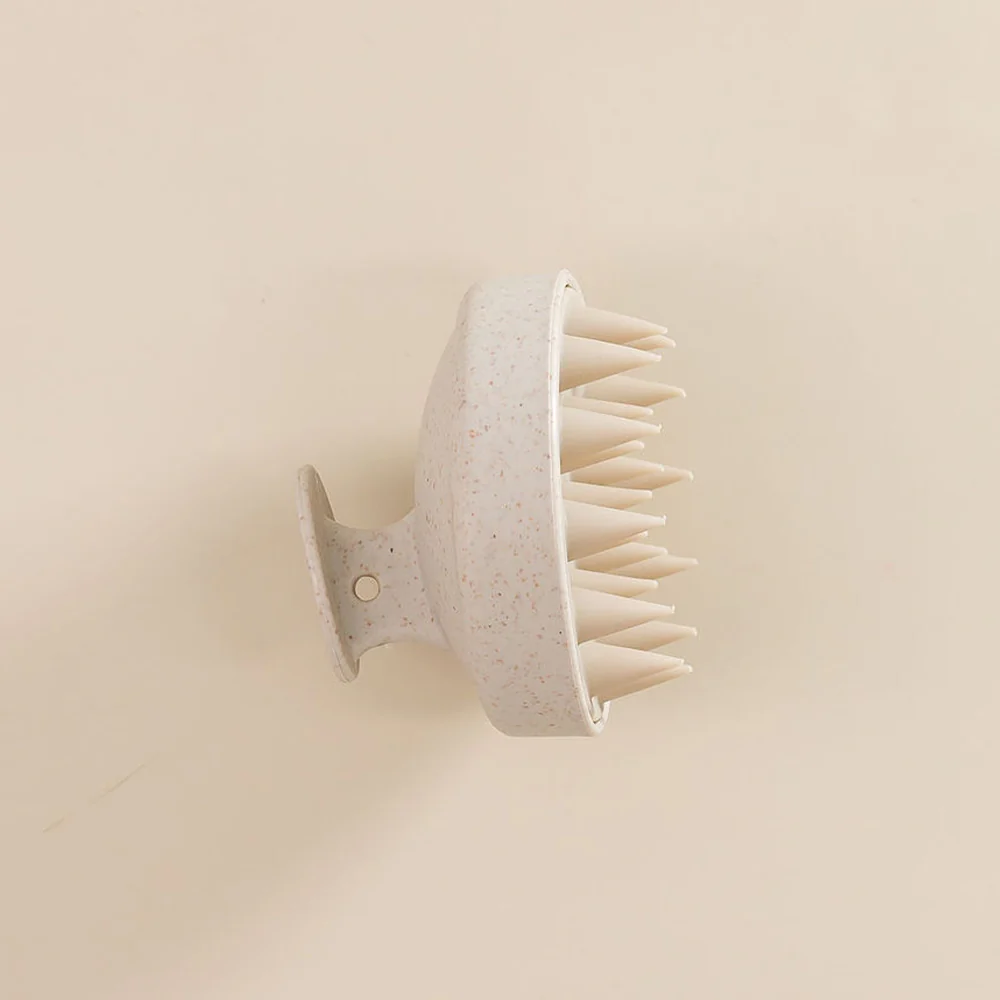 Utilisation de la brosse cuir chevelu sur cheveux mouillés pendant le shampoing