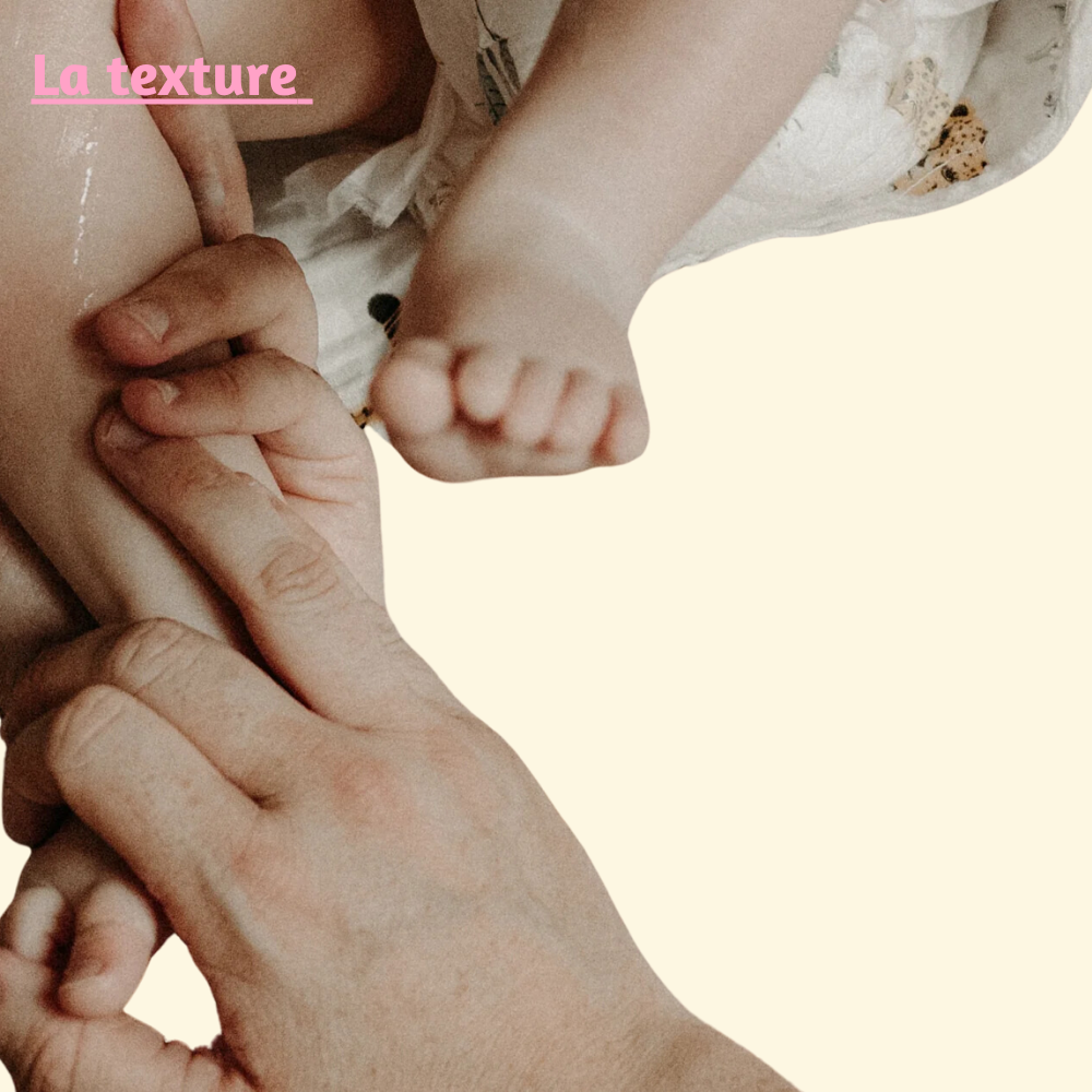 Application du lait hydratant Joone sur la peau d'un bébé, illustrant la texture légère et nourrissante du produit