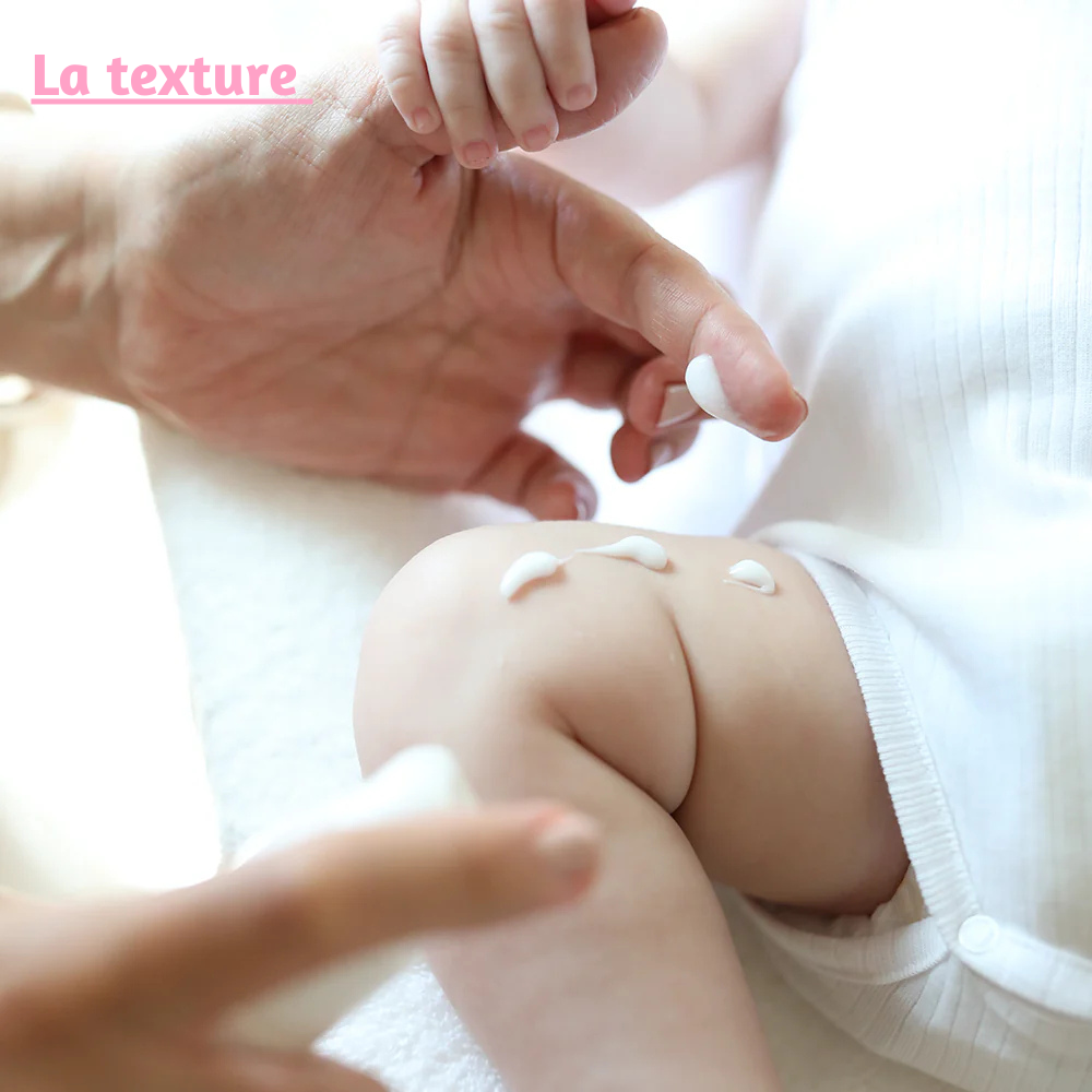 Texture douce et onctueuse du Soin Hydratant Bébé de Né à la Maternité, idéale pour les peaux sensibles.