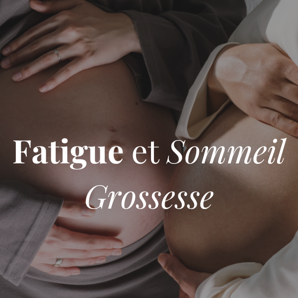 Trio de compléments alimentaires pour la grossesse posés sur une étagère : Pré-natal, DHA végétal Jolly Mama et Omum Immunité, pour lutter contre la fatigue et soutenir les défenses naturelles