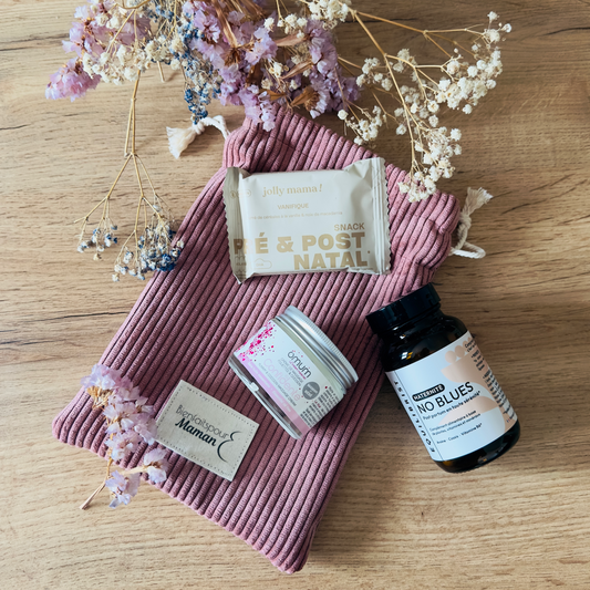 Contenu de la box post-partum cocon : No Blues, baume massage Omum, snack Jolly Mama et pochon Bienfaits pour Maman
