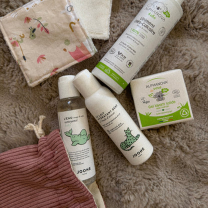 Présentation du pochon Bienfaits pour Maman avec les soins bébé, parfait pour un cadeau de naissance ou valise maternité