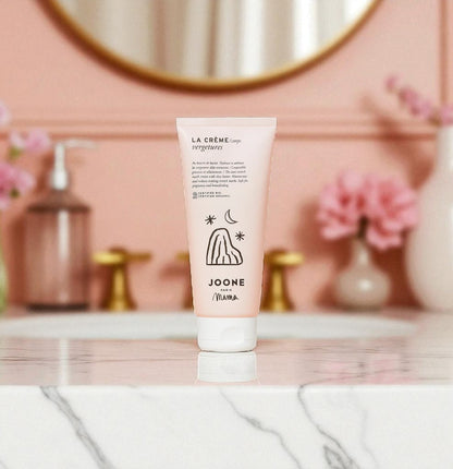 Crème vergetures bio – soin hydratant et naturel qui nourrit la peau en profondeur, améliore son élasticité et aide à prévenir et atténuer les vergetures pendant la grossesse et le post-partum.
