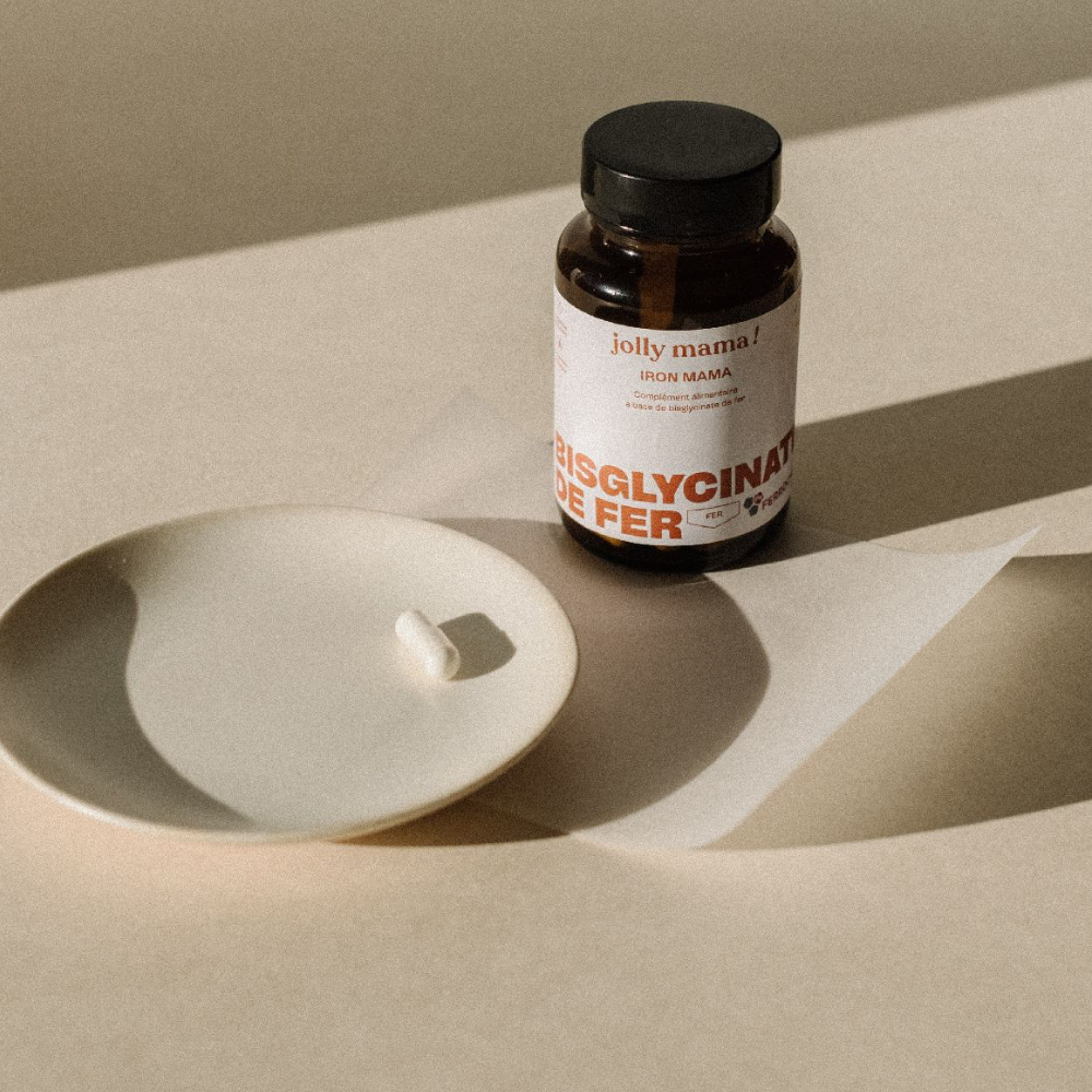 Gélule de fer bisglycinate Ferrochel en gros plan; forme mieux tolérée que le fer classique, sans inconfort.