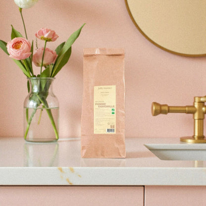 Sachet d’infusion Sweet Mama avec camomille et morceaux de pomme bio, boisson relaxante compatible grossesse et allaitement.