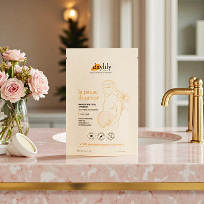 Masque ventre grossesse La Pause Douceur Daylily sur plan de salle de bain – soin hydratant anti-vergetures compatible grossesse