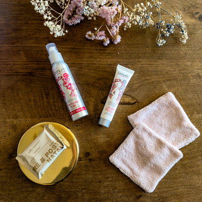 Zoom sur les essentiels de la box premier trimestre : huile anti-nausées, soin anti-fatigue, infusion et snack nutritif.