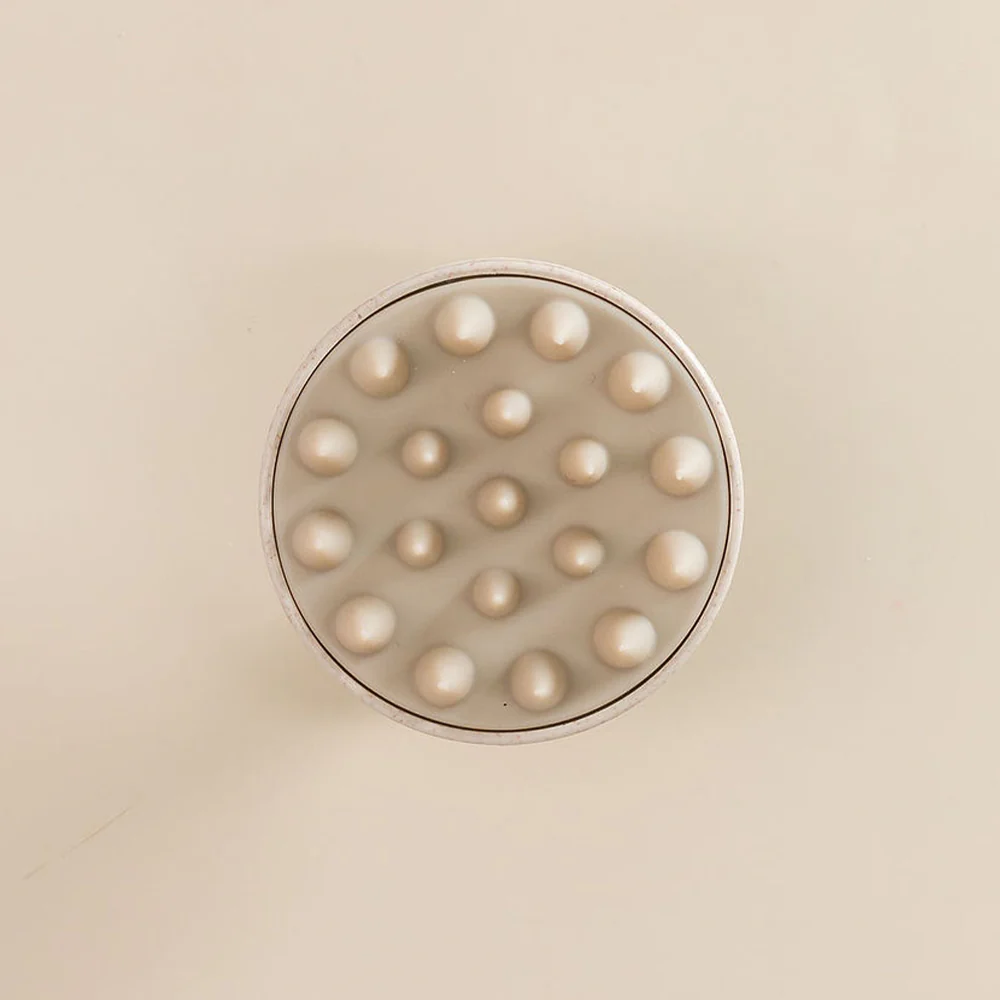 Picots 100 % silicone doux et efficaces pour exfolier le cuir chevelu en douceur