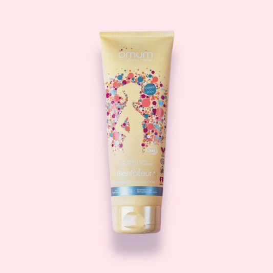 Tube de Le Bienfaiteur d'Omum, un lait hydratant concentré et apaisant, formulé avec des ingrédients biologiques pour nourrir les peaux sèches et sensibles. Idéal pour les femmes enceintes et allaitantes.