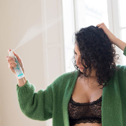 Mon Coup de Pousse Lotion capillaire non grasse, sans rinçage, idéale pour réduire la chute des cheveux.