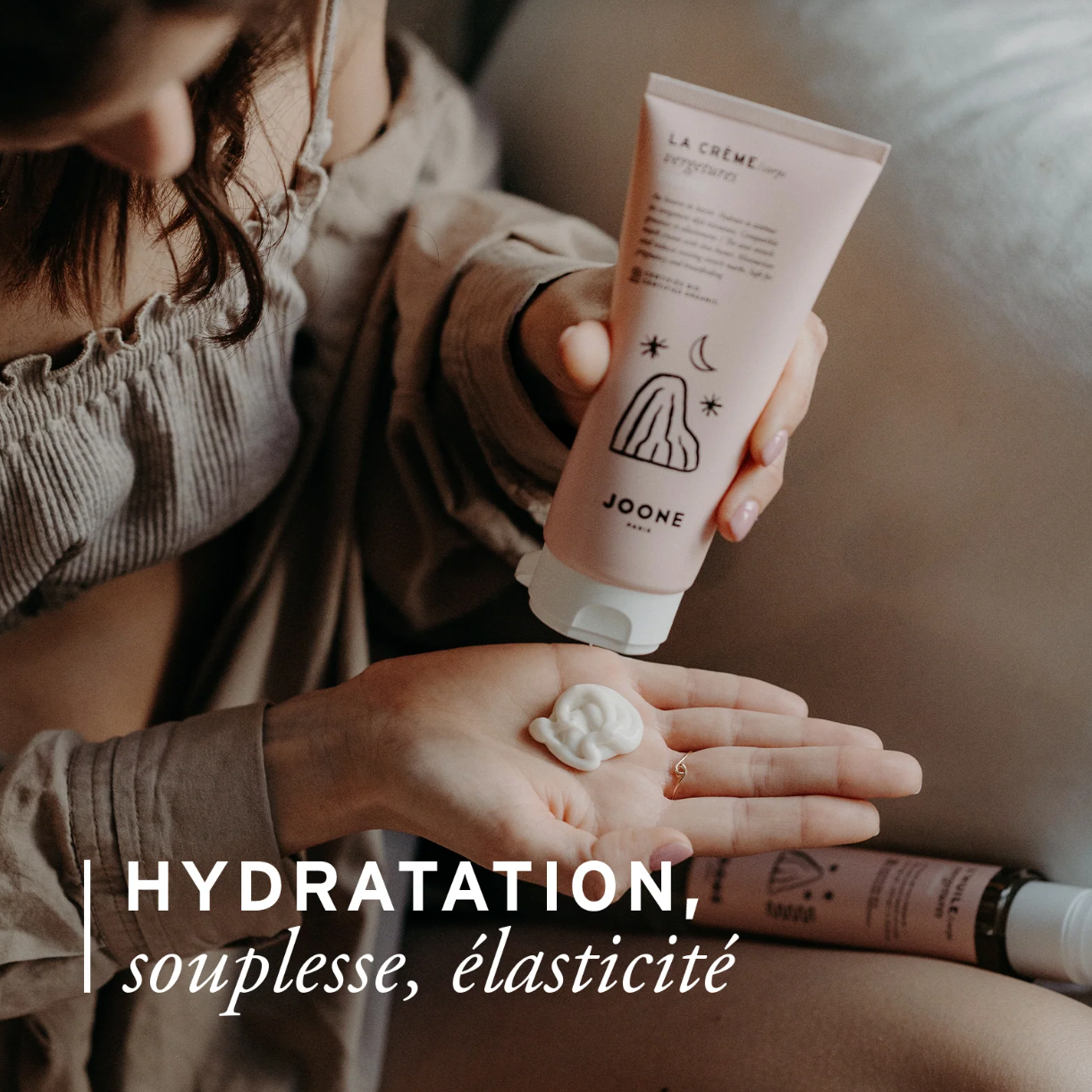 Hydratation, souplesse, élasticité

Application crème Joone pour hydratation, souplesse et élasticité de la peau pendant la grossesse