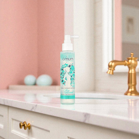 Mon Coup de Pousse Lotion Fortifiante Anti-Chute, stimule la croissance et nourrit la fibre capillaire.