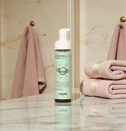 Mousse de bain enfant à la pomme — certifiée bio, 2-en-1 corps & cheveux (225 ml)