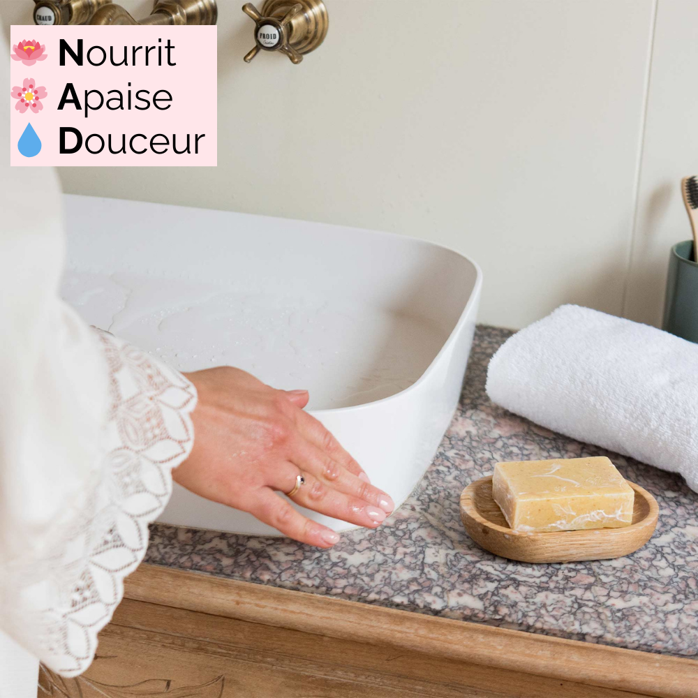 Le Cajoleur - Savon bio hydratant, adapté aux peaux sèches et sensibles, convient aux femmes enceintes et aux bébés.