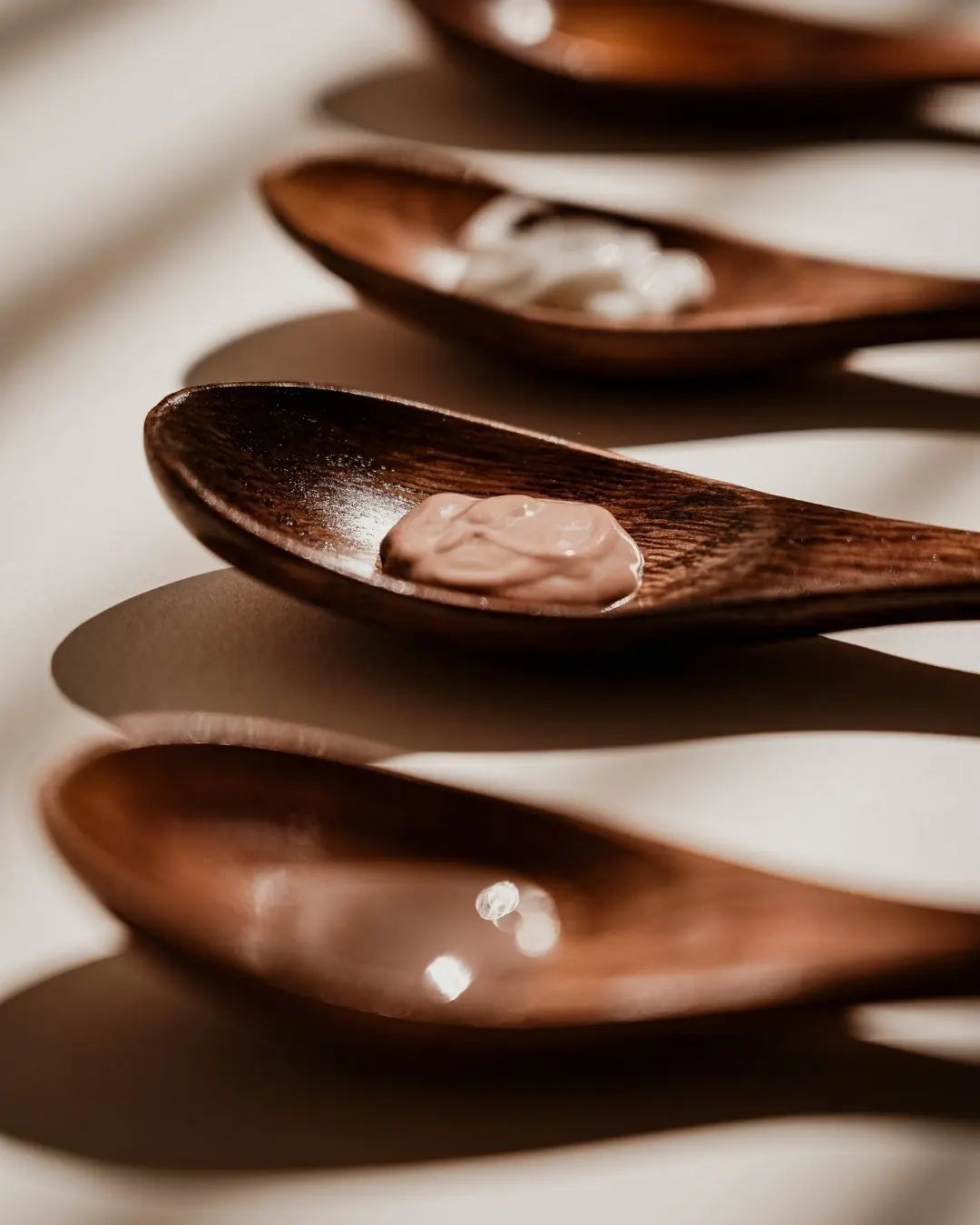 Crème teintée SPF 50+ – unifie, protège et illumine - 2 teintes